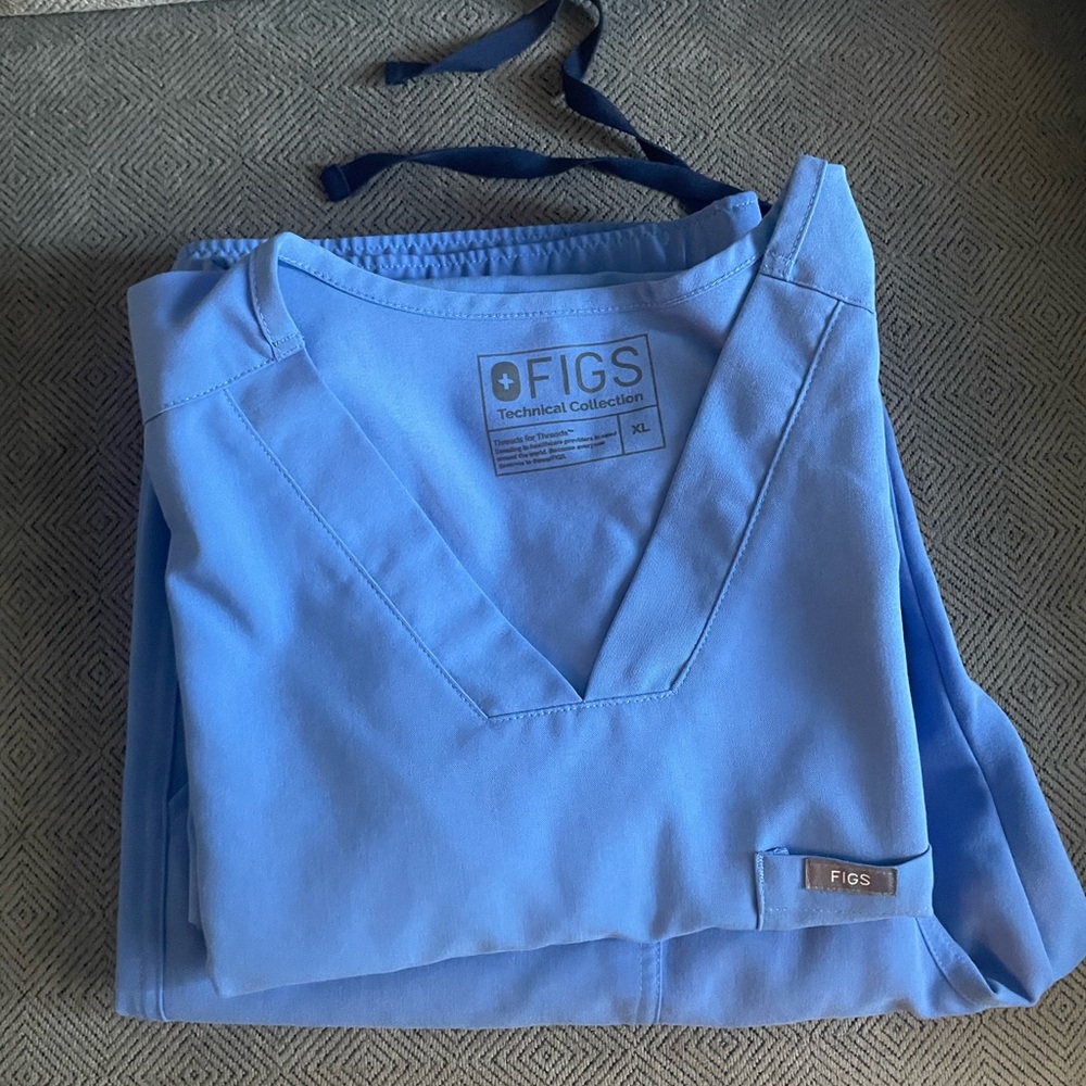 Fig brand scrubs top and bottoms XL - Technical Collection